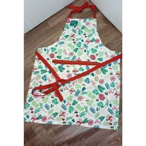 NWT world market  winter, Christmas apron. Adult size, one size
